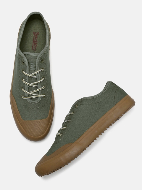 

Roadster Men Grey Sneakers