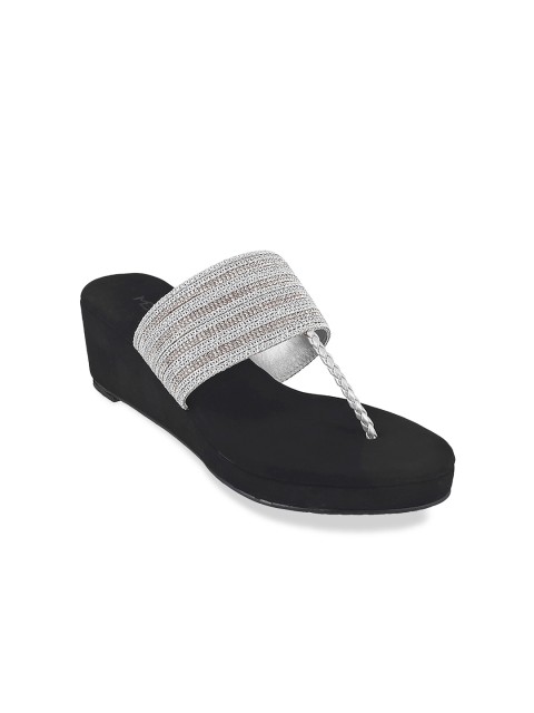 

Metro Women Silver-Toned Woven Design Sandals