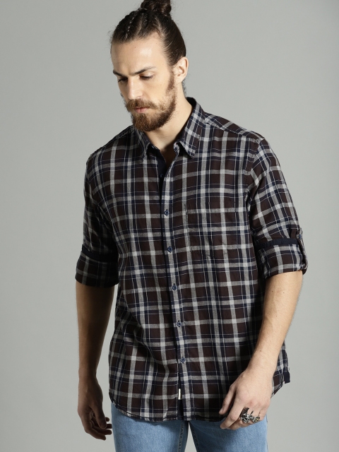 

Roadster Men Grey & Brown Regular Fit Checked Casual Shirt