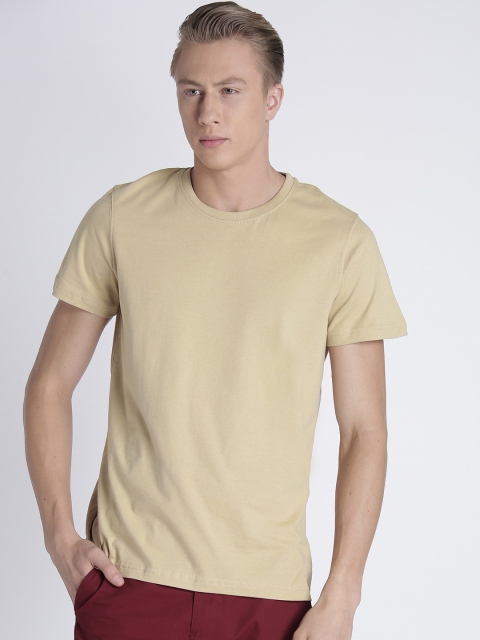 

Splash Men Beige Solid Round Neck T-shirt