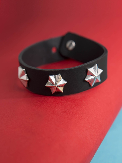 

Dare by Voylla Men Black & Silver-Toned Leather Silver-Plated Handcrafted Wraparound Bracelet