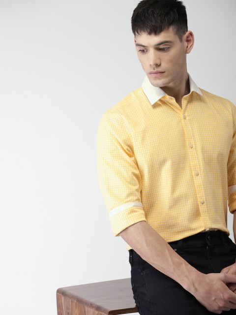 

INVICTUS Men Yellow & White Slim Fit Checked Semiformal Shirt