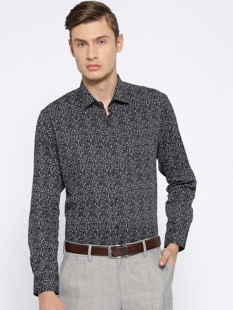 

Oxemberg Men Black & White Slim Fit Printed Formal Shirt