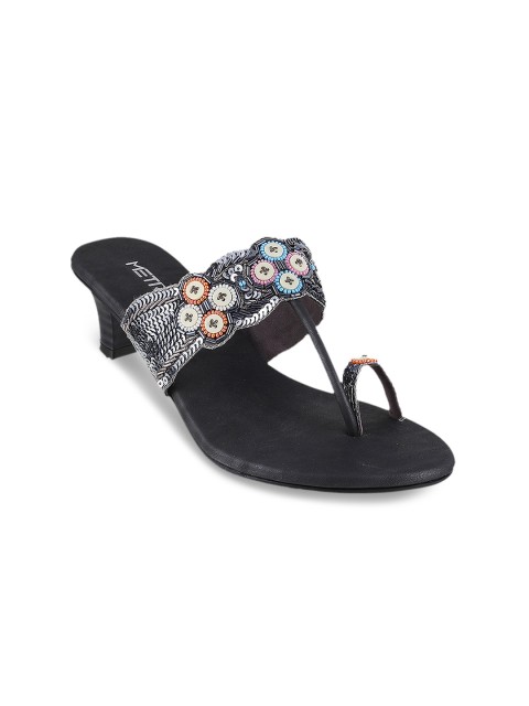 

Metro Women Black Solid Sandals