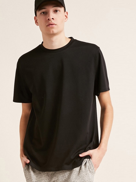 

FOREVER 21 Men Black Solid Round Neck T-shirt