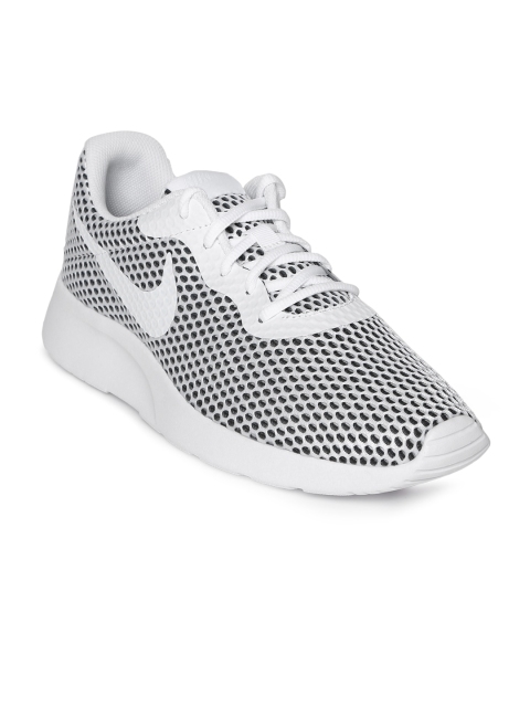 

Nike Men White & Black Tanjun SE Sneakers