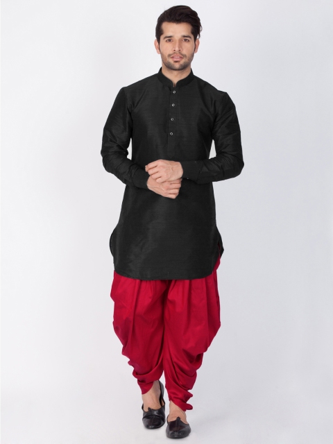 

VASTRAMAY Men Black Solid Straight Kurta