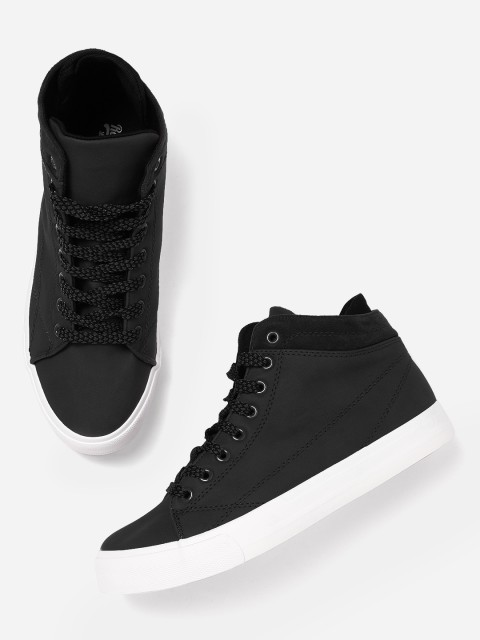 

Roadster Men Black Solid Mid-Top Sneakers