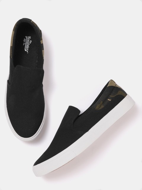 

Roadster Men Black Sneakers