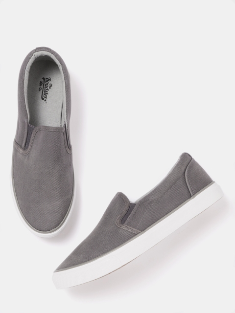 

Roadster Men Grey Sneakers