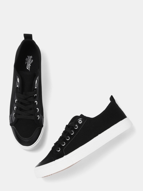 

Roadster Men Black Sneakers