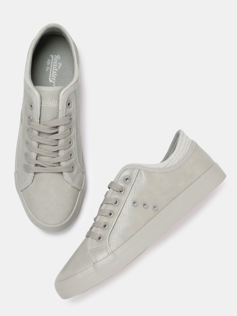 

Roadster Men Grey Sneakers