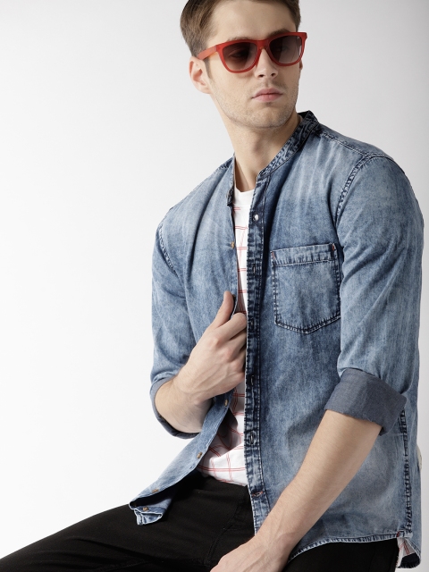 

Mast & Harbour Men Blue Faded Chambray Casual Shirt