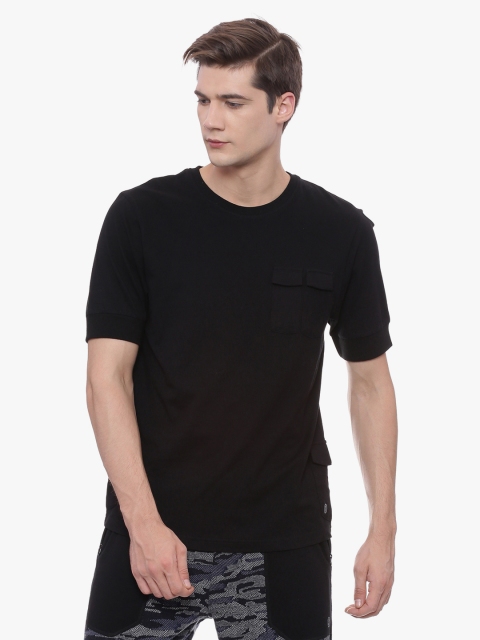 

Soul Space Men Black Solid Round Neck T-shirt