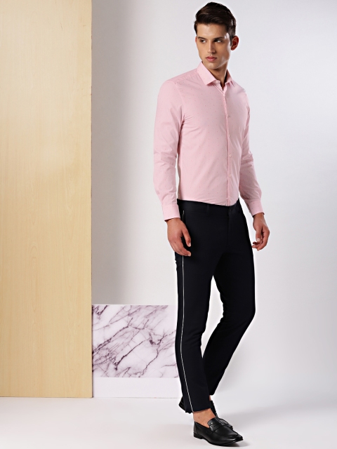 

INVICTUS Men Pink Slim Fit Self Design Semiformal Shirt