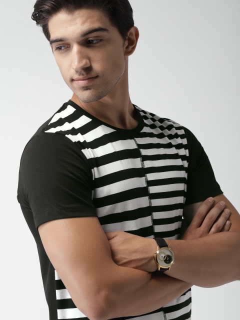 

INVICTUS Men Black & White Striped Round Neck T-shirt