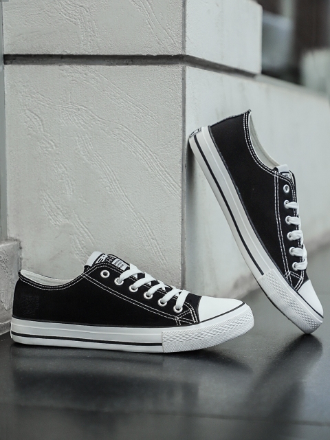 

BRITISH KNIGHTS Men Black Sneakers