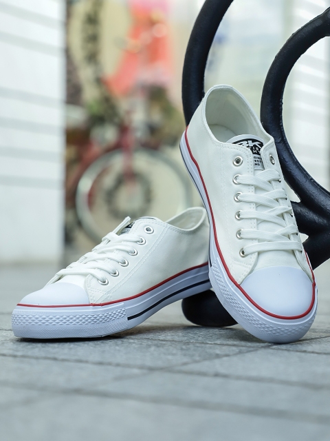 

BRITISH KNIGHTS Men White Sneakers