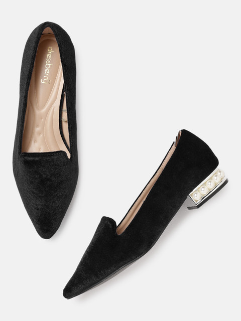 

DressBerry Women Black Solid Suede Ballerinas