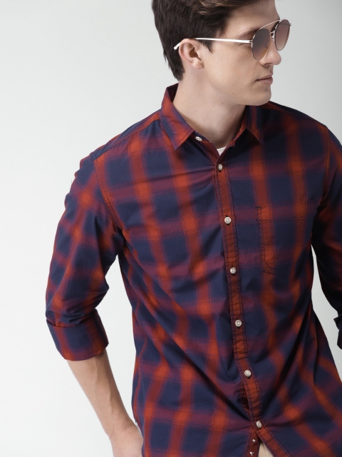 

Harvard Men Red & Navy Blue Slim Fit Checked Casual Shirt