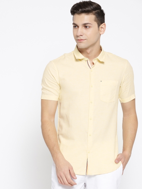 numero-uno-men-yellow-regular-fit-solid-casual-shirt