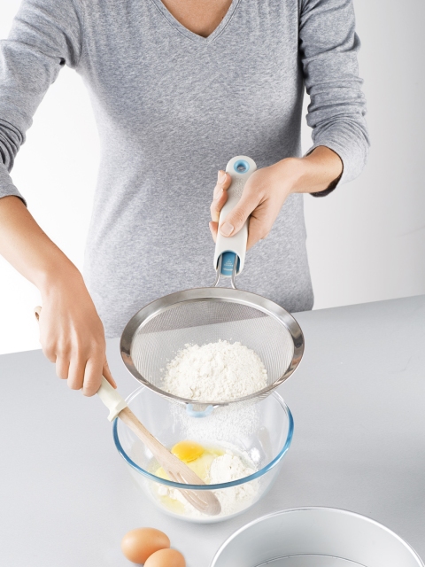 

Joseph Joseph Self Tapping Sieve, Grey