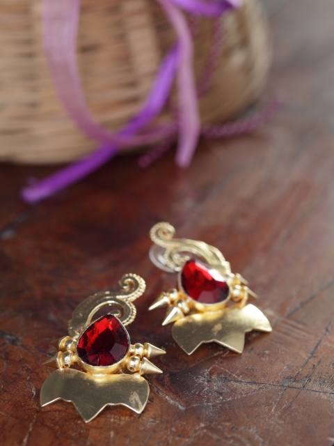

DIVA WALK Gold-Toned Contemporary Drop Earrings