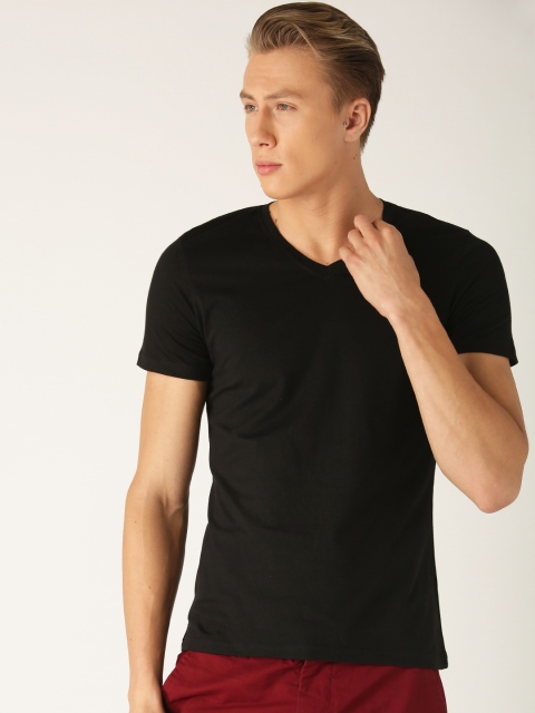 

United Colors of Benetton Men Black Solid V-Neck T-shirt