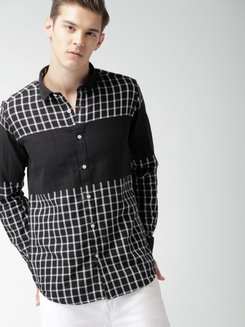 

Mast & Harbour Men Black & White Regular Fit Checked Casual Shirt