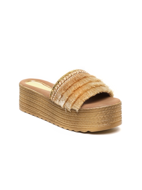 

Catwalk Women Beige Solid Sandals