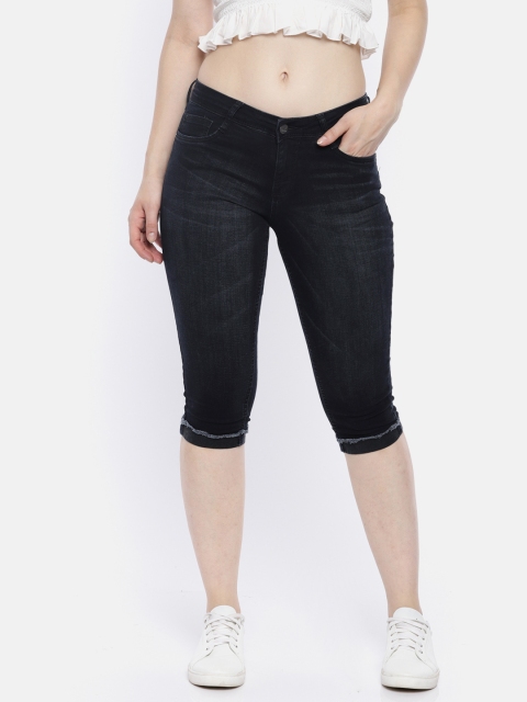 

Kraus Jeans Women Blue Solid Regular Fit Capris K4023