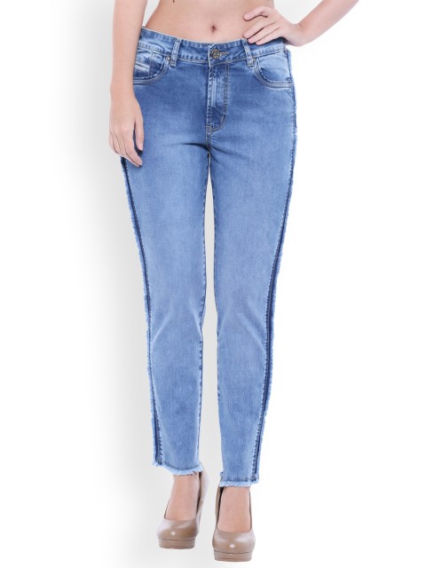 

TARAMA Women Blue Boyfriend Fit Mid-Rise Clean Look Stretchable Jeans