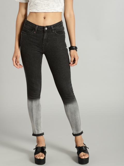 

Roadster Time Travlr Women Black Slim Fit Mid-Rise Clean Look Ombre-Dyed Stretchable Cropped Jeans