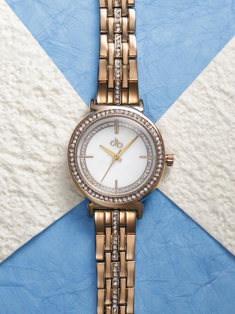 

DressBerry Women White Embellished Analogue Watch MFB-PN-WTH-R6243