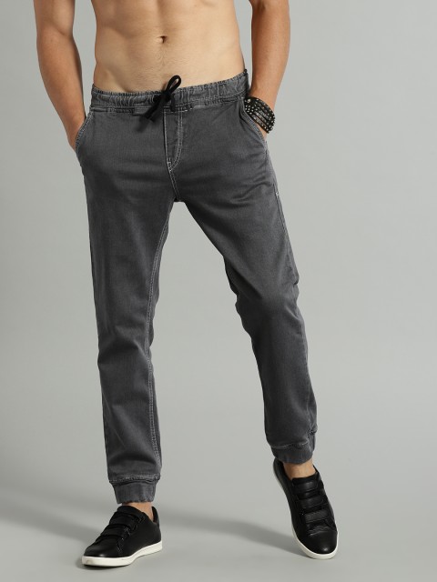 

Roadster Men Black Slim Fit Mid-Rise Clean Look Jogger Jeans
