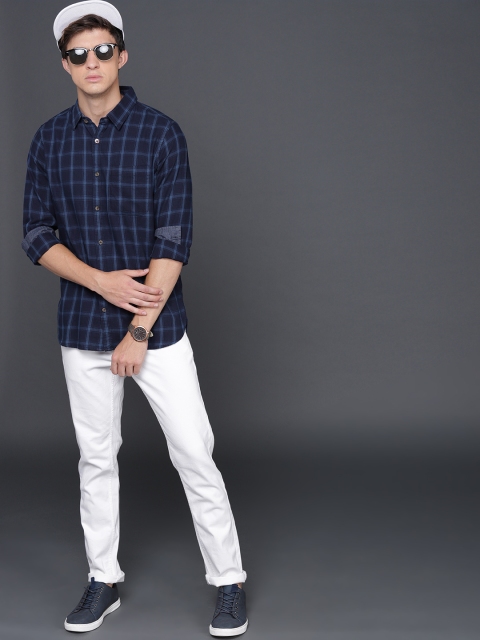 

WROGN Men Navy Regular Fit Checked Casual Shirt, Navy blue