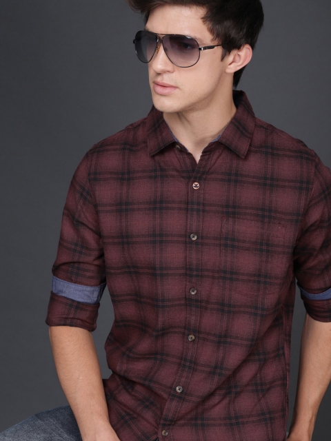

WROGN Men Maroon & Black Regular Fit Checked Casual Shirt