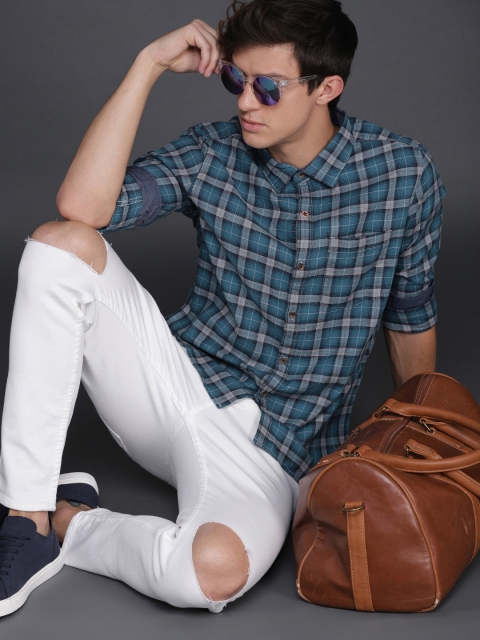 

WROGN Men Blue Regular Fit Checked Casual Shirt