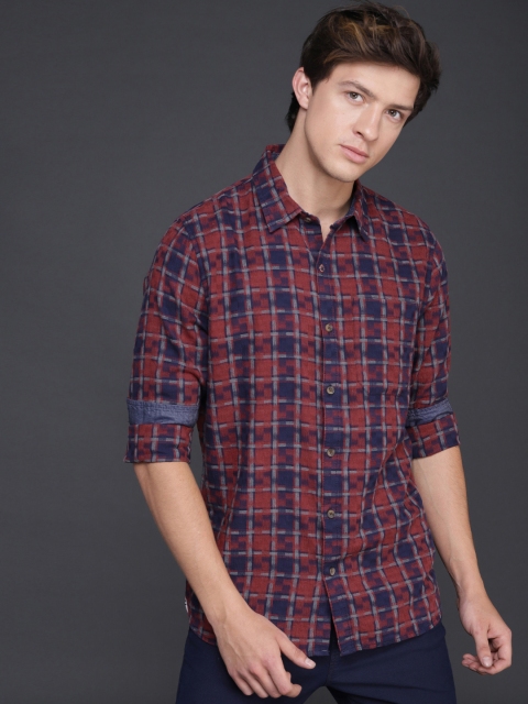

WROGN Men Maroon & Navy Blue Regular Fit Checked Casual Shirt