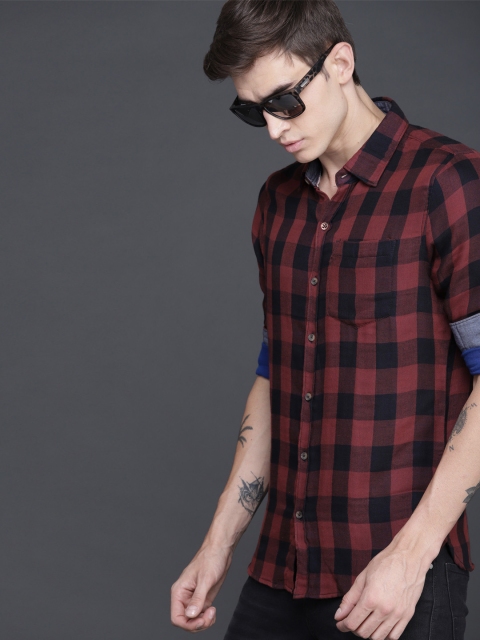 

WROGN Men Black & Maroon Slim Fit Checked Casual Shirt