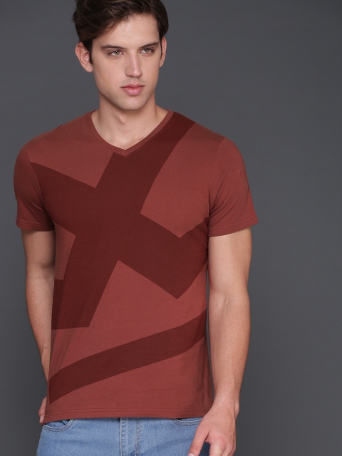 

WROGN Men Maroon Printed Slim Fit V-Neck T-shirt