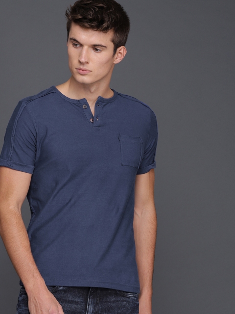 

WROGN Men Blue Solid Slim Fit Round Neck T-shirt