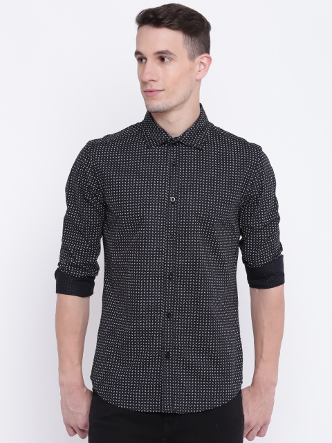 

CAMLA Men Black & Off-White Regular Fit Printed Casual Shirt