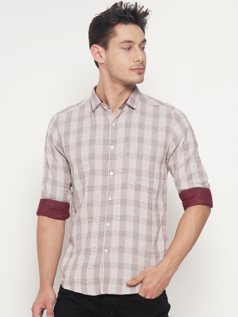 

IVOC Men Off-White & Maroon Slim Fit Checked Casual Shirt