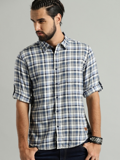 

Roadster Men Blue & White Regular Fit Checked Casual Shirt