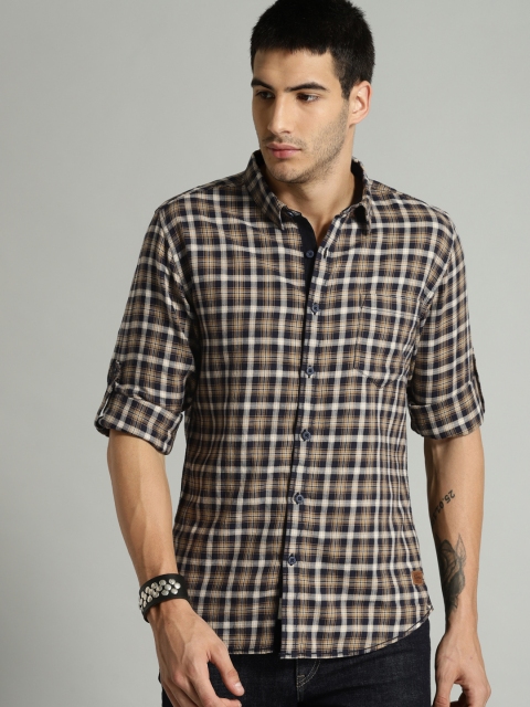 

Roadster Men Navy Blue & Beige Checked Casual Shirt