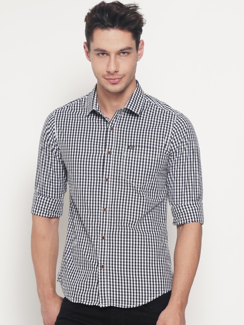 

The Indian Garage Co Men Black & White Slim Fit Checked Casual Shirt