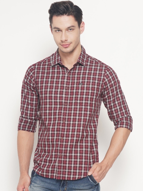 

The Indian Garage Co Men Maroon & White Slim Fit Checked Casual Shirt