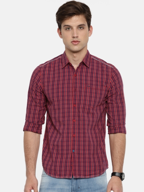 

Lee Men Magenta & Blue Slim Fit Checked Casual Shirt