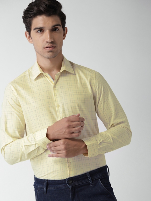

INVICTUS Men Yellow Slim Fit Checked Formal Shirt